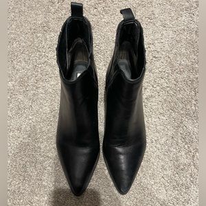 Guess black booties 5.5